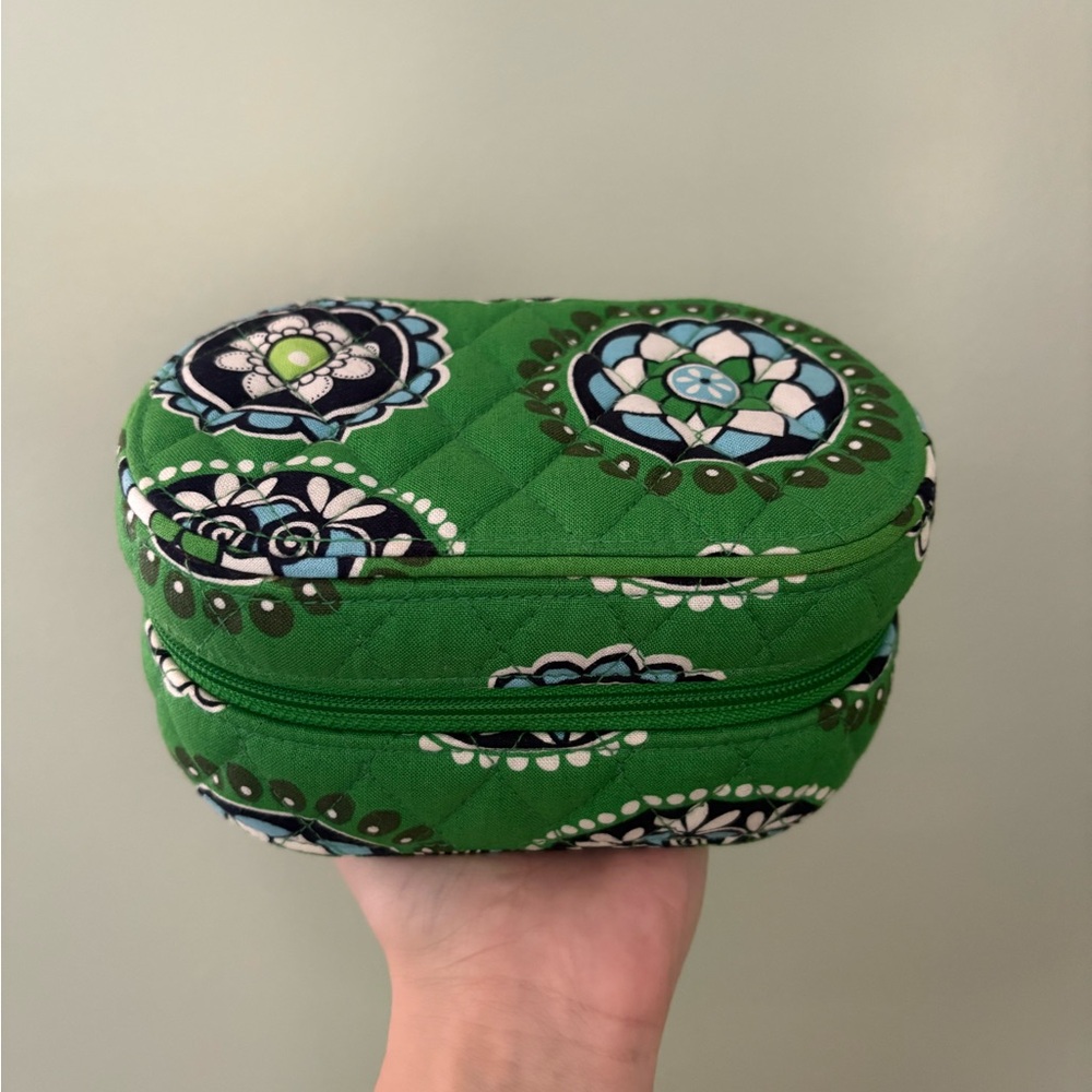 VERA BRADLEY Hard Travel Oval Jewelry Case Retired Pattern Cupcake Green Zip - Picture 2 of 4